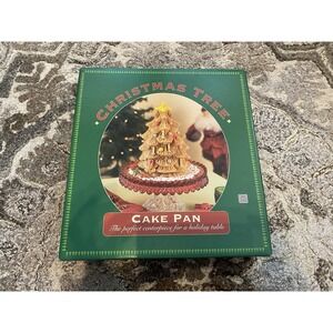 Nordic Ware Cast Aluminum Holiday Christmas Tree Cake Pan Mold 12.5x11.5x3 52448